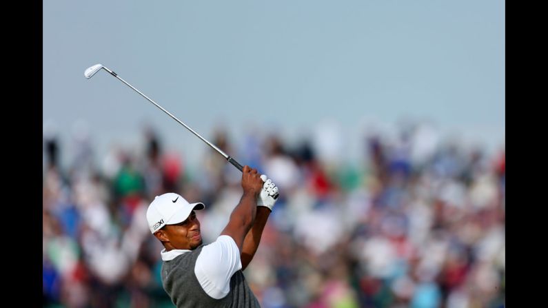 Tiger Woods hits his tee shot on the 17th hole on Saturday.