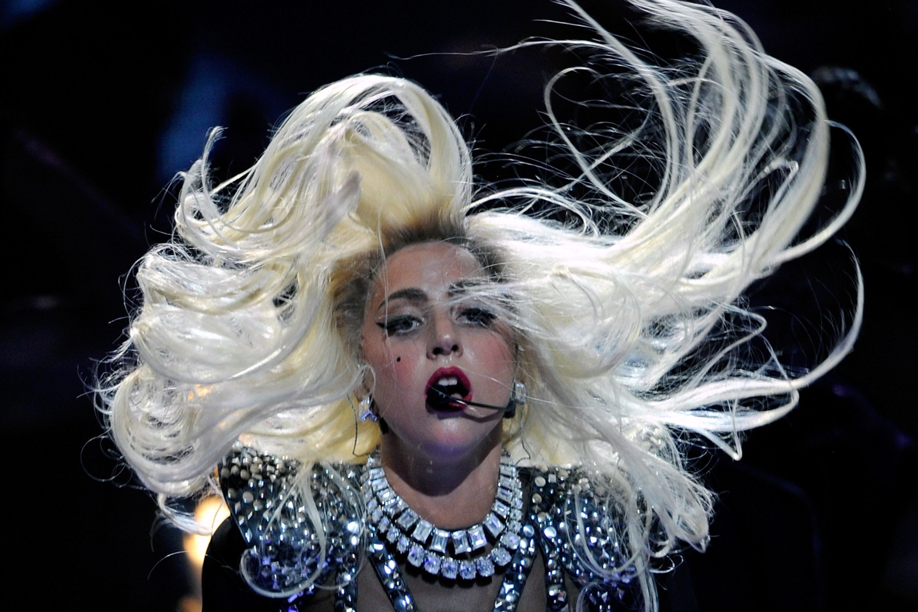 Певица леди гага. Леди Гага шоу. Леди Гага портрет. Эпатажная вокалистка. Эпатажные певицы зарубежные.