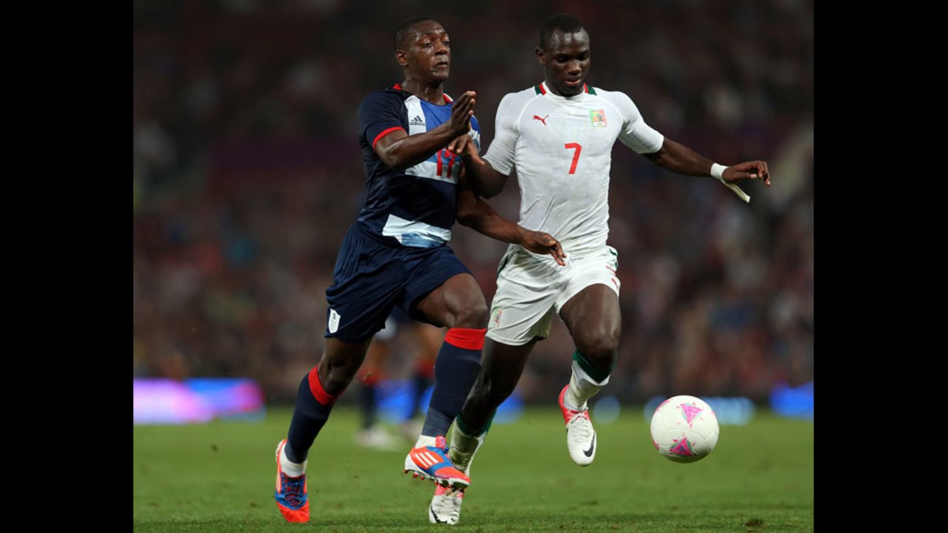 Marvin Sordell of Great Britain battles with Moussa Konate of Senegal during the first-round match between Great Britain and Senegal.