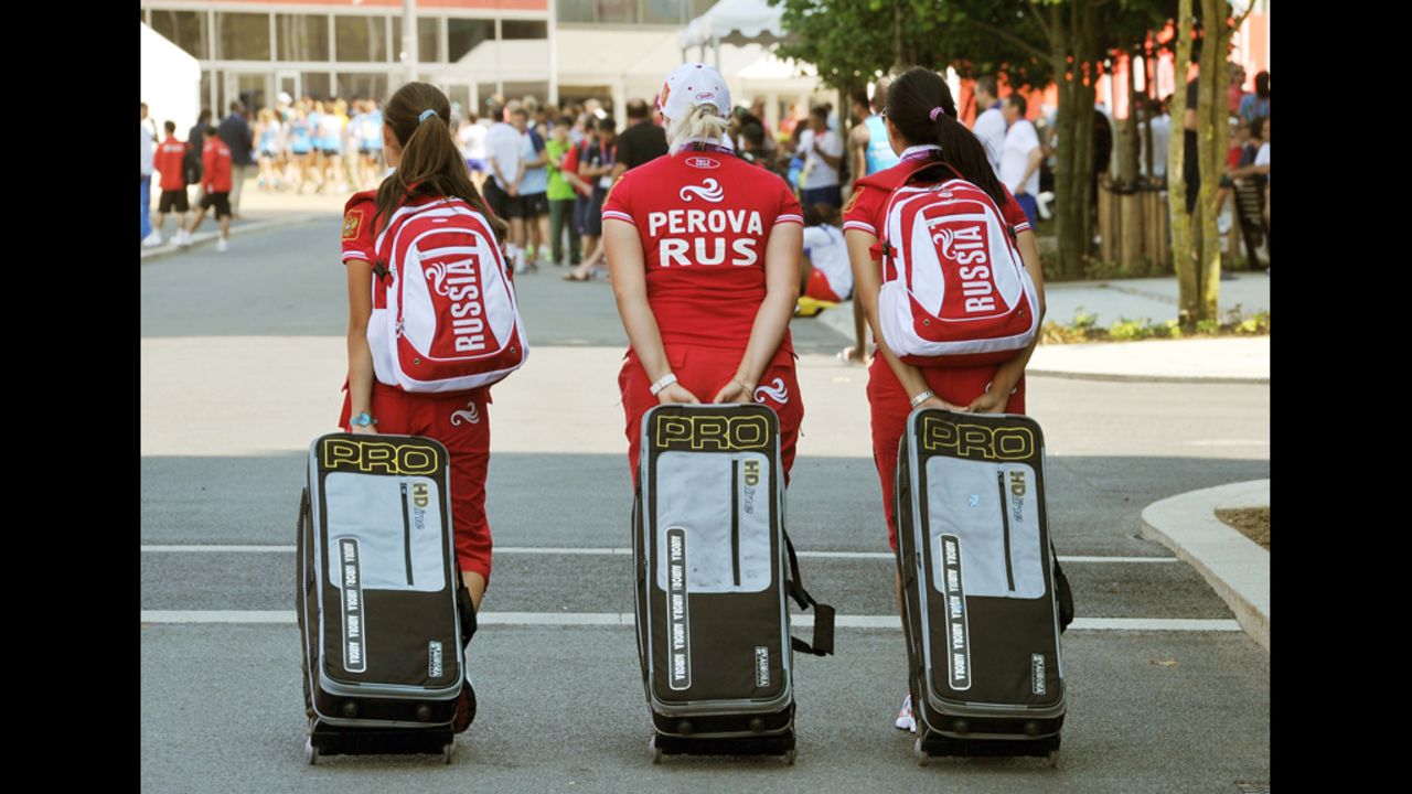 Dejected Russian athletes fall short in the Olympic bellhop race.
