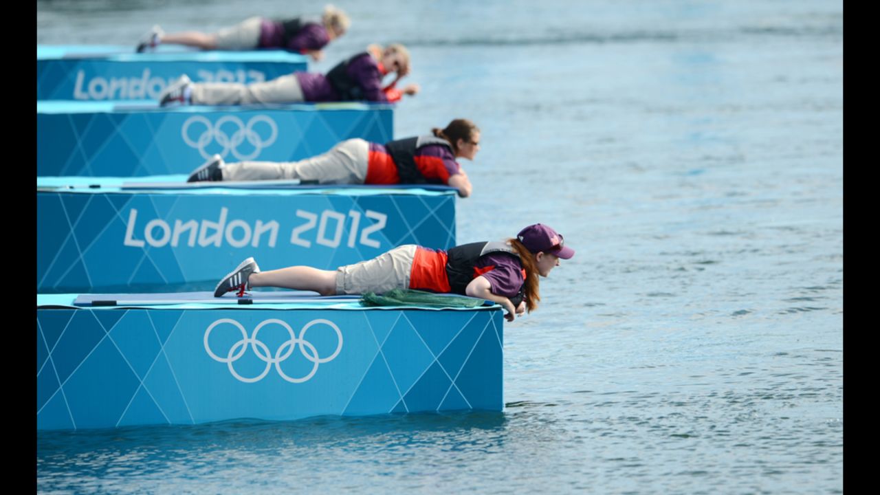 The Olympic surfing competition gets off to a very slow start.