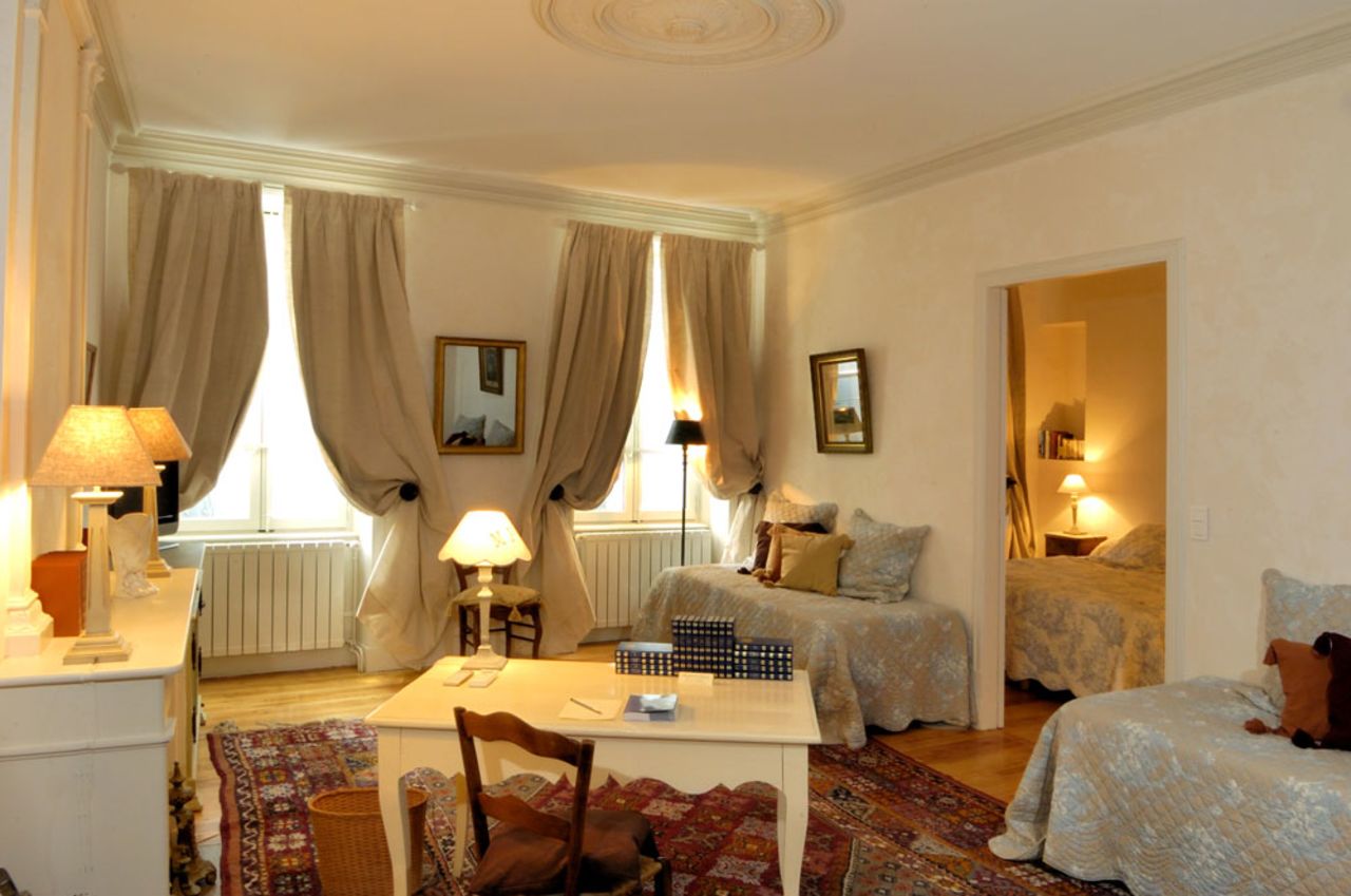 A picture is worth a thousand stars at places such as at Le Claire de la Plume, a small inn in the French village of Grignan.
