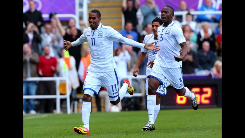 Jerry Bengtson of Honduras celebrates after scoring in the team's first-round soccer match against Spain.