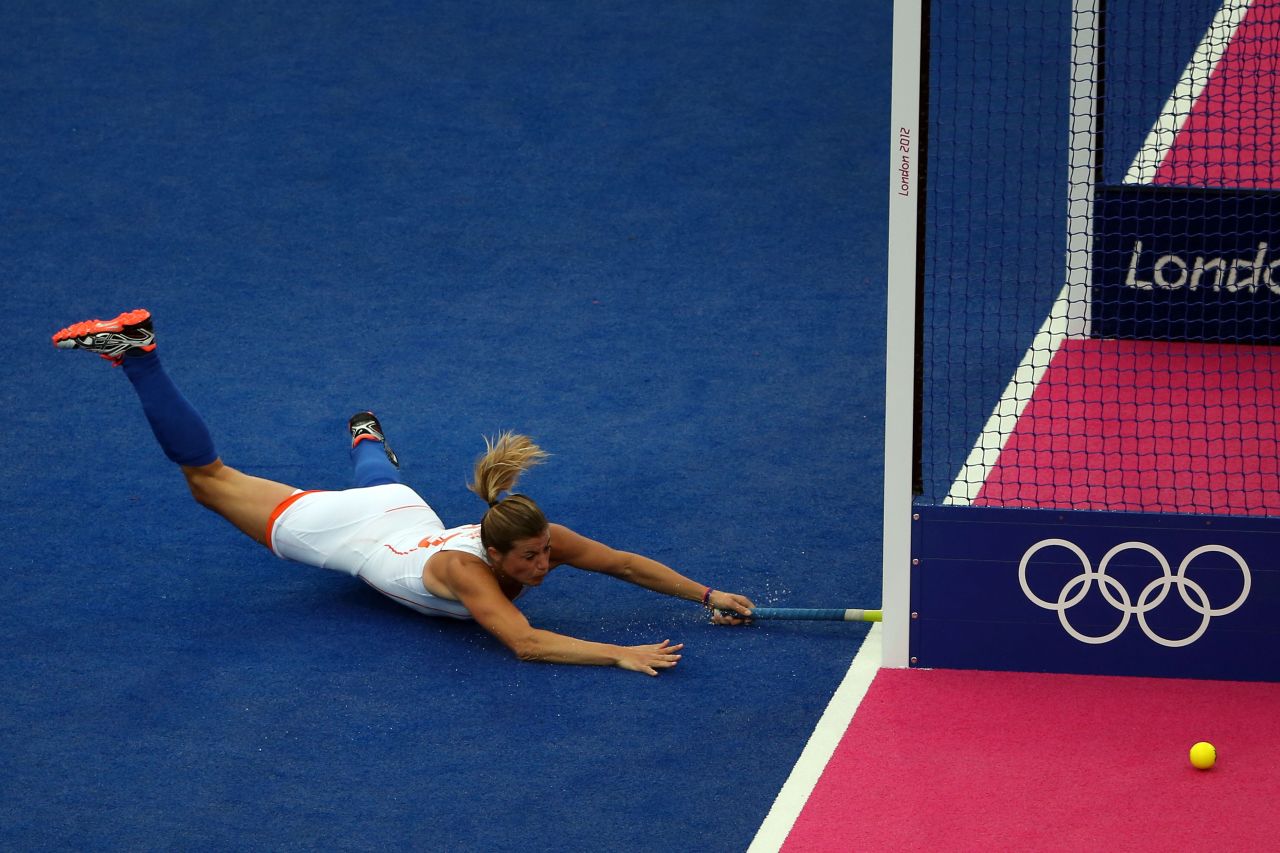 Kim Lammers of the Netherlands attempts to score during the women's field hockey match between the Netherlands and Japan on Tuesday.