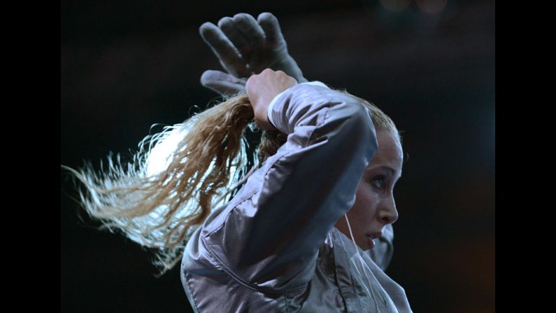 U.S. fencer Mariel Zagunis gets ready to fence against Japan's Nakayama Seira for their women's saber bout.