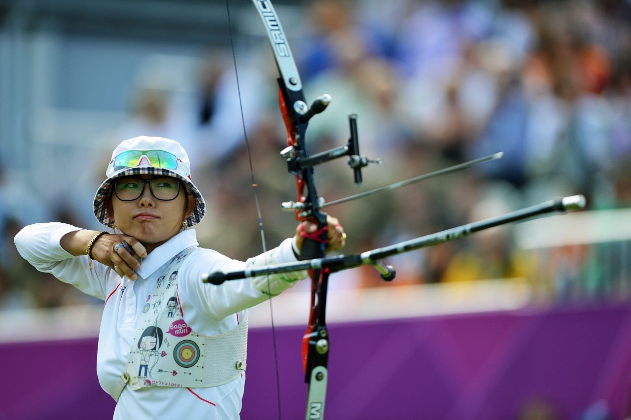 South Korea's Choi Hyeonju competes against Italy's Jessica Tomasi in a women's elimination match.