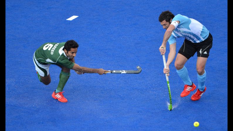 Pakistan's Fareed Ahmed, left, plays a shot against Argentina's Matias Damian Vila during a men's field hockey preliminary.