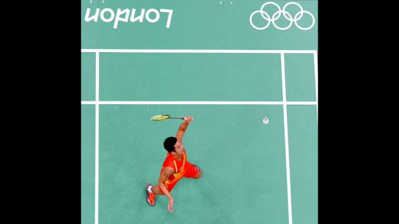 China's Lin Dan plays against Indonesia's Hidayat Taufik in the men's singles badminton match Wednesday.