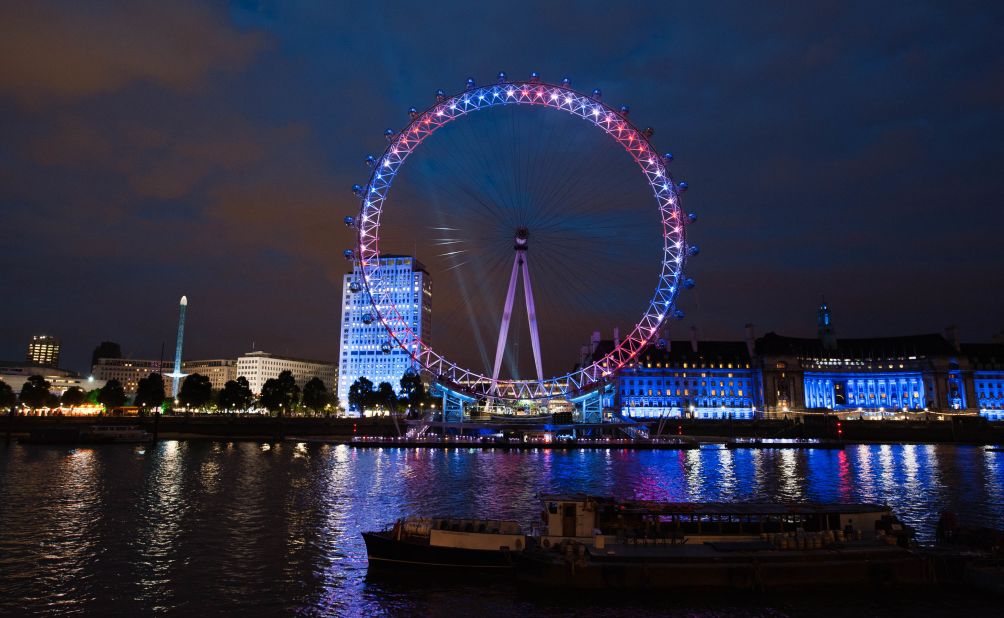 The importance of social media was stressed before the Games had even begun through the inventive use of the London Eye. Lighting placed around the giant wheel was connected to Twitter, with the lights changing color to reflect the mood of tweets relating to the Olympics.