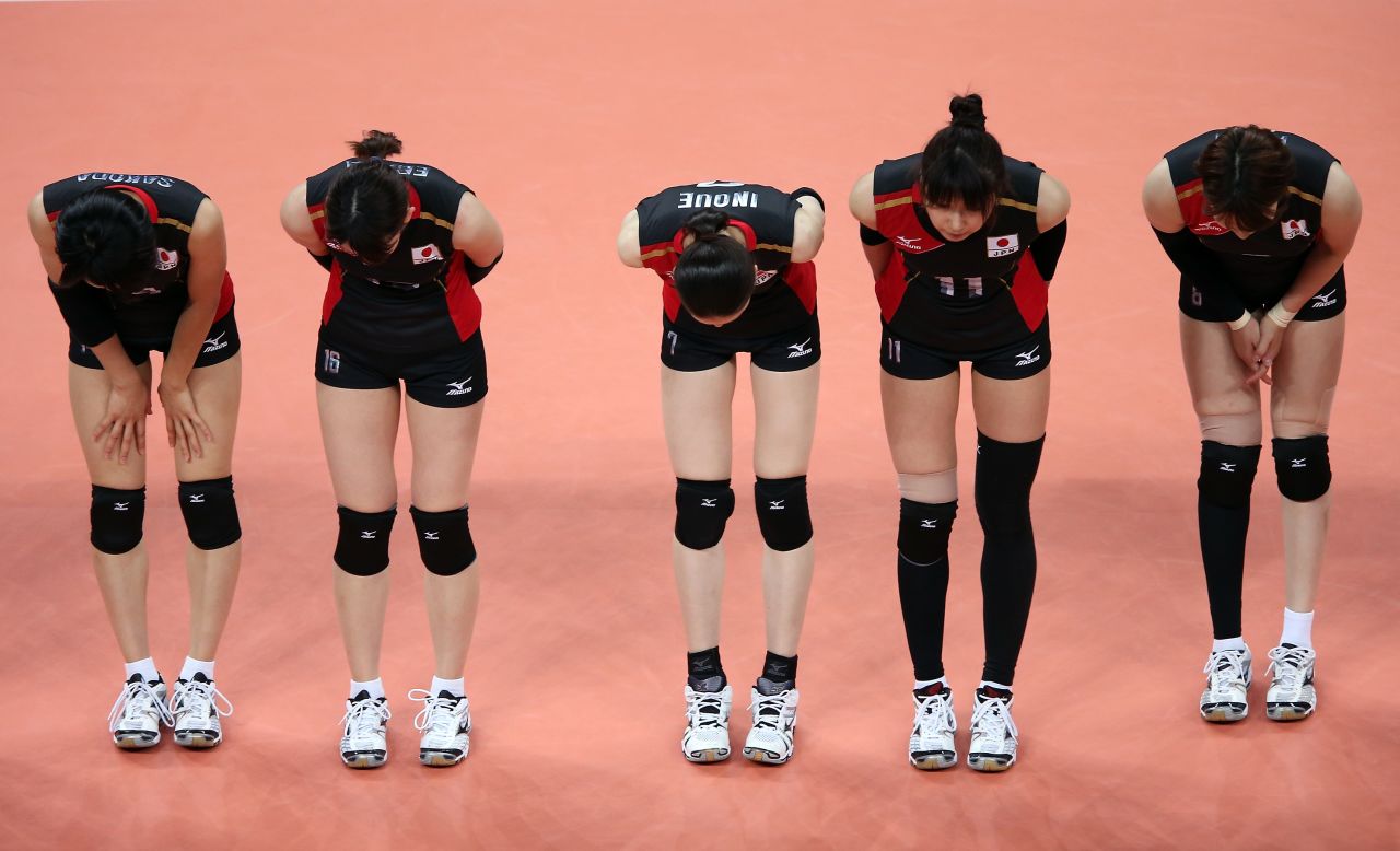 Team Japan bows to the fans after beating the Dominican Republic in women's volleyball Wednesday.