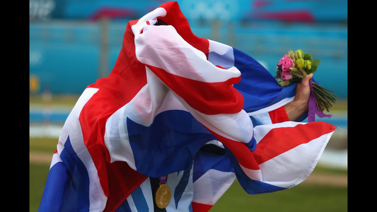 Gold medalist Etienne Stott gets lost in his flag, leading to more British embarrassment.