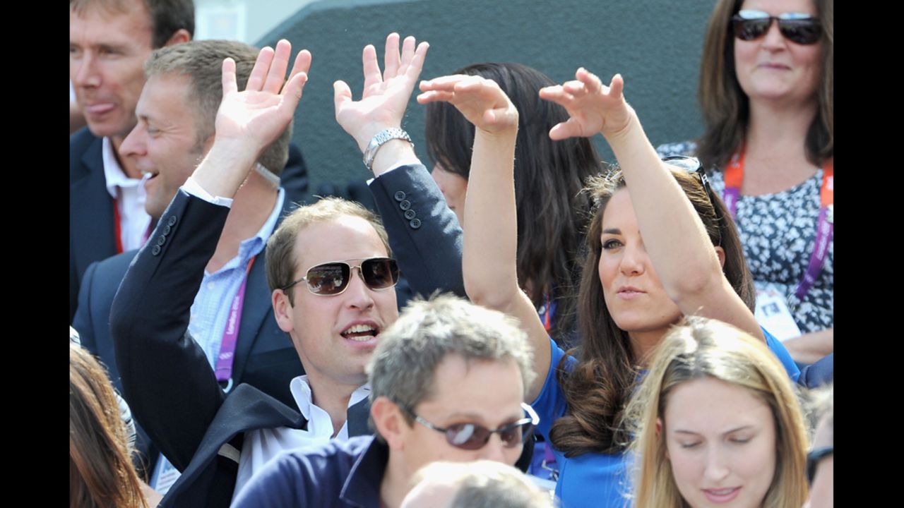 Royals do the Wave, learn that the pointlessly ubiquitous fan-participation exercise inspires exactly nobody.