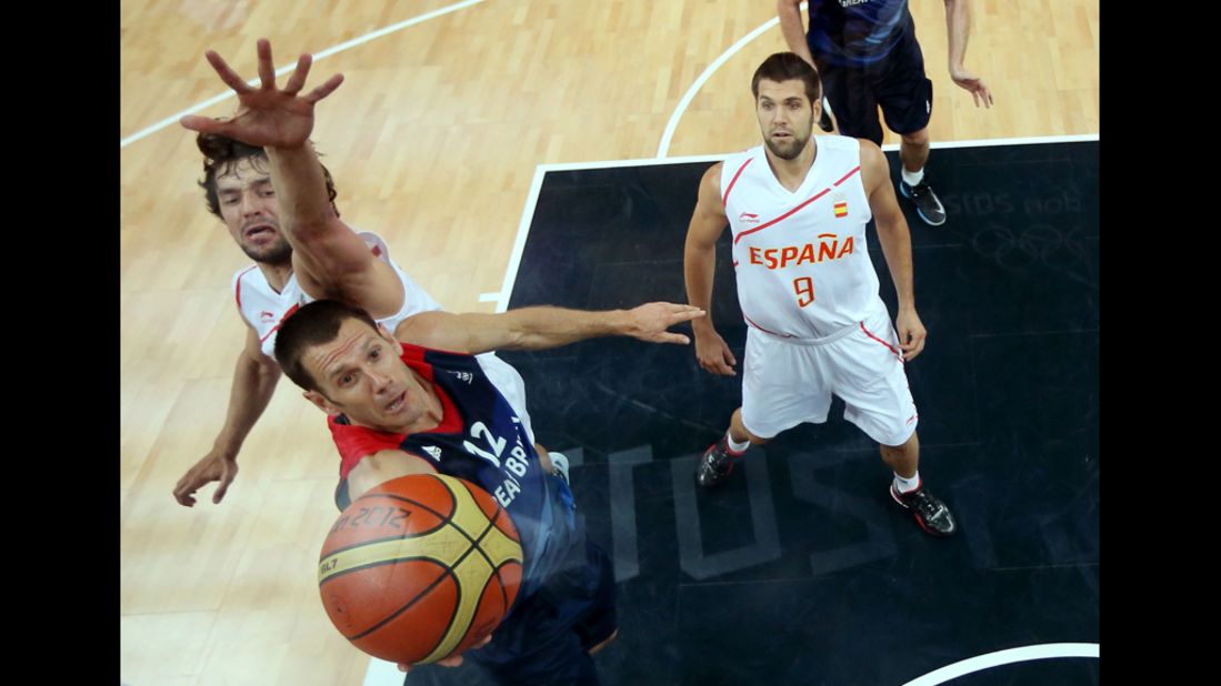 Great Britain's Nate Reinking jumps for a layup in the second half of the men's basketball preliminary round match.