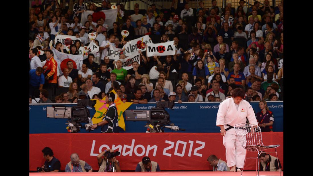Japan's Mika Sugimoto salutes the mat after winning the women's over 78-kilogram judo quarterfinal.