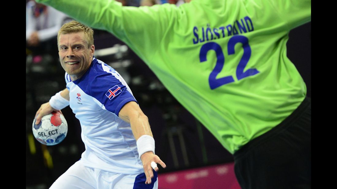 Iceland's center back Snorri Steinn Gudjonsson jumps to shoot during the men's preliminary group A handball match with Sweden.