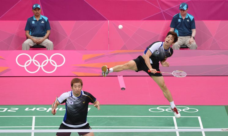 South Korea's Lee Yong Dae, right, plays a return next to his partner, Chung Jae Sung, in the bronze medal men's doubles badminton match against Koo Kien Keat and Tan Boon Heong of Malaysia.