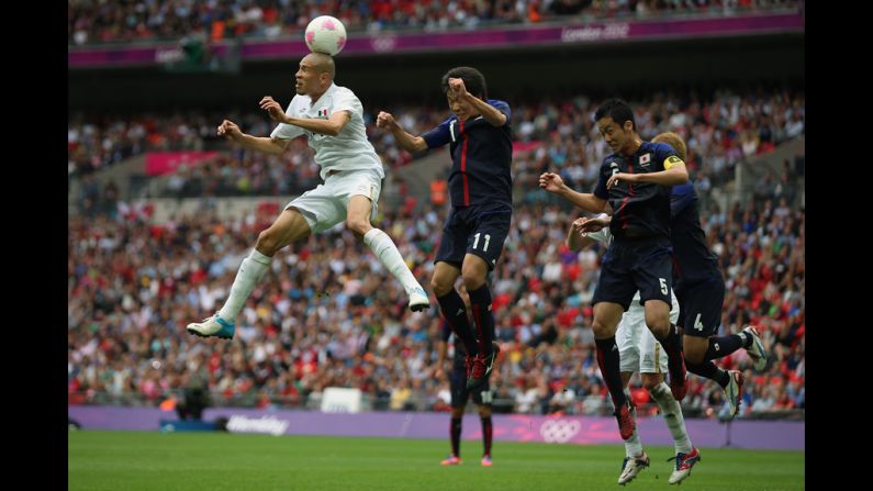 Jorge Enriquez of Mexico beats Kensuki Nagai, Maya Yoshida and Hiroki Sakai of Japan during the men's football semifinal match between Mexico and Japan.