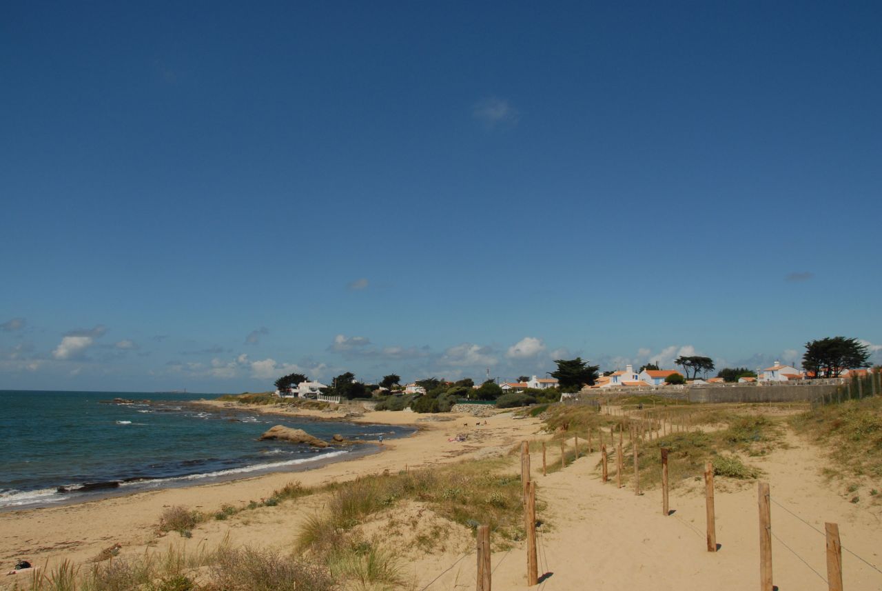 If you think quaint village living is still too far from nature, Île de Noirmoutier's marshes, dunes, forests and beaches will suit your tastes.