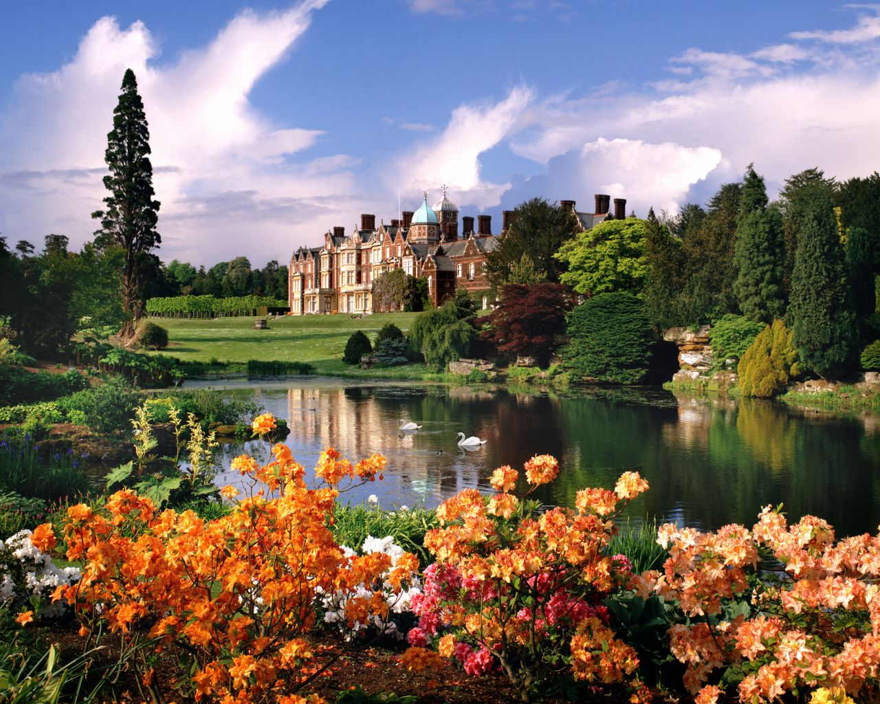 Not many do, but if you venture a stone's throw from Cambridge University, you'll happen upon a countryside gem. East Anglia's winding roads are dotted with sheep, thatched villages, churches and gorgeous estates like Sandringham, the queen's holiday mansion. 