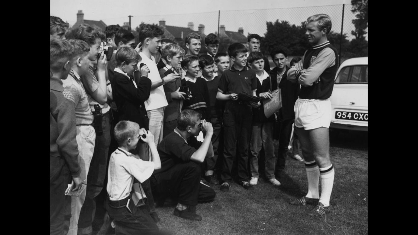 Football legend Bobby Moore meets young fans during a break from training in August 1962. Moore, who played for East London club West Ham -- nicknamed "The Hammers" -- captained England to their only World Cup win in 1966 and was cited by Pele as the greatest defender he faced. He died in <a href="http://bobbymoorefund.cancerresearchuk.org/" target="_blank" target="_blank">February 1993</a> and is buried in the City of London Cemetery (Getty Images).