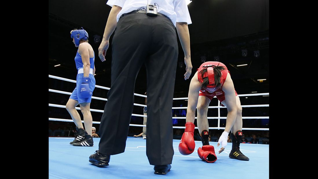 The referee was named the victor after threatening to beat up both boxers.