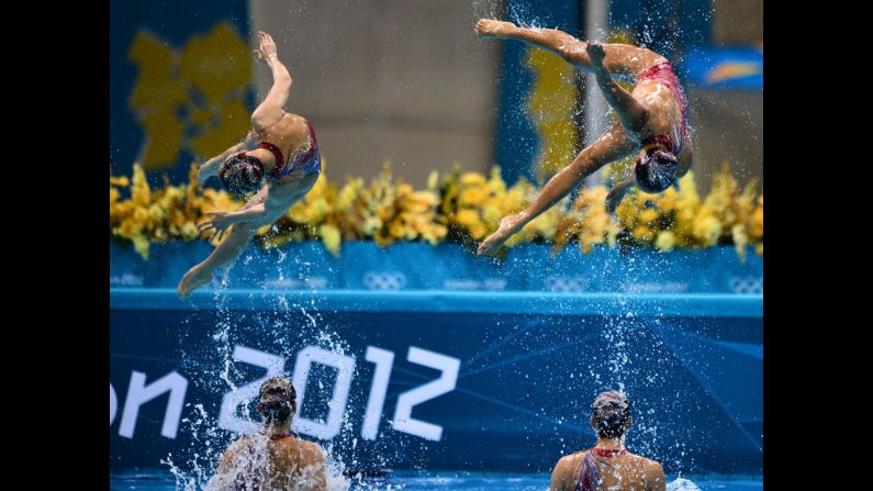 Chinese swimmers compete in the team technical routine during the synchronized swimming competition.