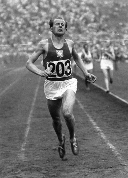 Zatopek wins the gold medal in the 10,000m at the 1948 Olympic Games in London -- his breakthrough victory.