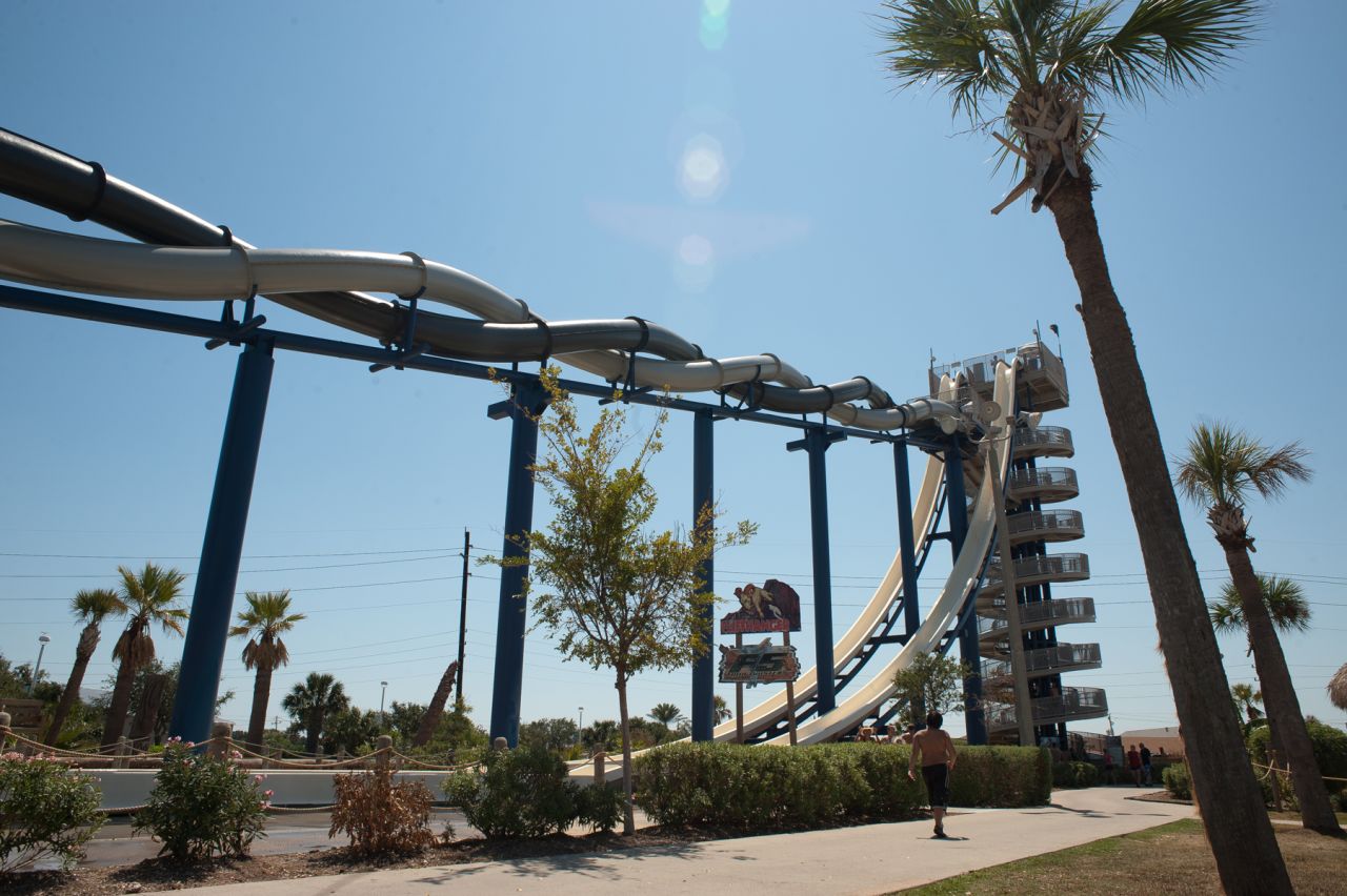 The single body slide Cliffhanger consists of an alarming vertical drop: After being propelled from the top of the tower, riders plunge nearly 81 feet at speeds of up to 35 mph.