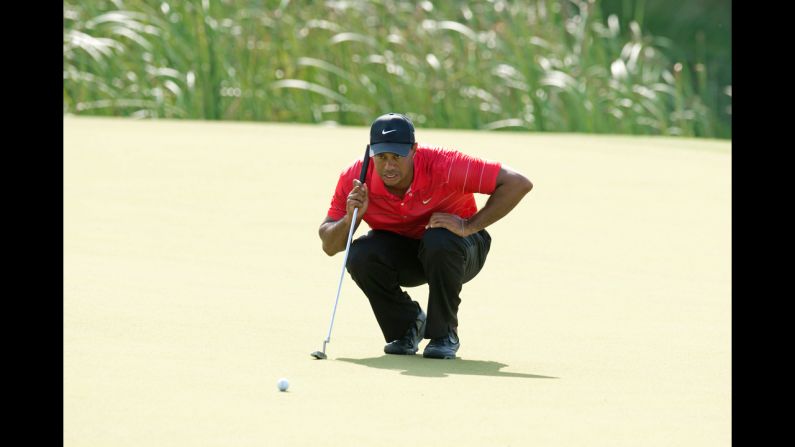 Tiger Woods lines up a putt during the third round.