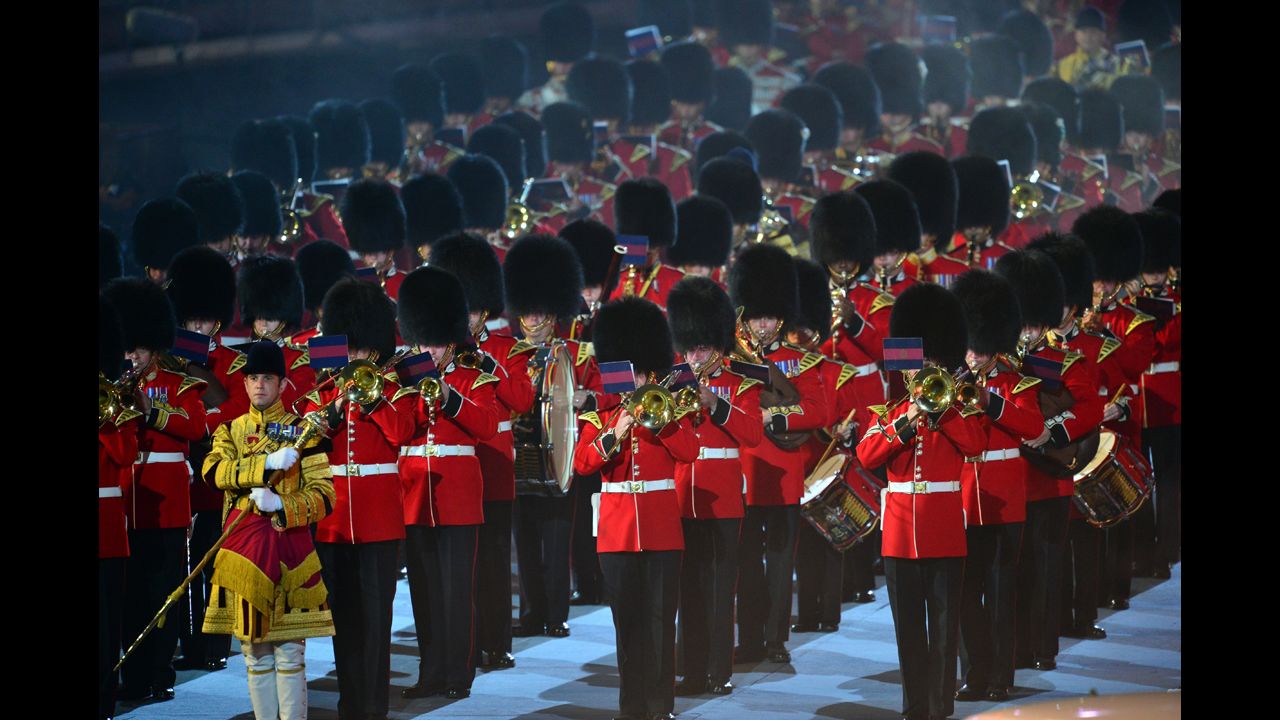 The Household Division Ceremonial State Band perform the song "Parklife," originally done by the British rock band Blur.