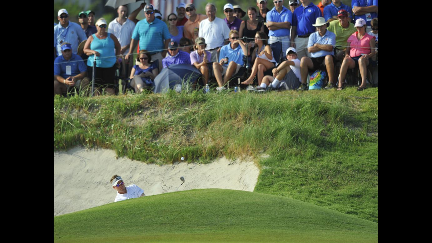 Ian Poulter buries himself in bogeys late on Sunday.