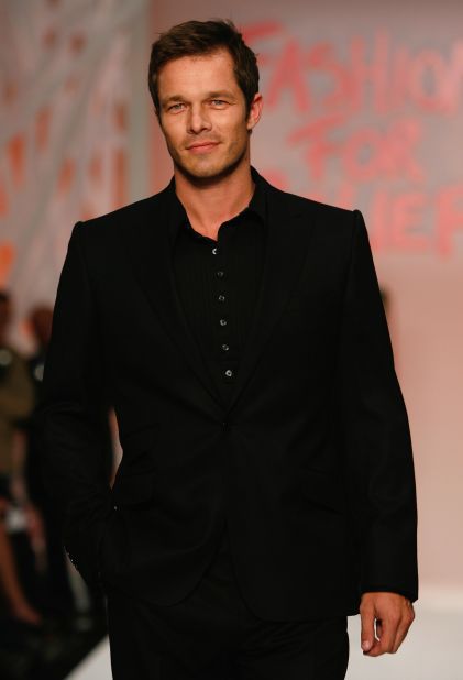 Aniston dated British model Paul Sculfor in 2007, according to <a href="http://www.people.com/people/article/0,,20041499,00.html" target="_blank" target="_blank">People.</a>