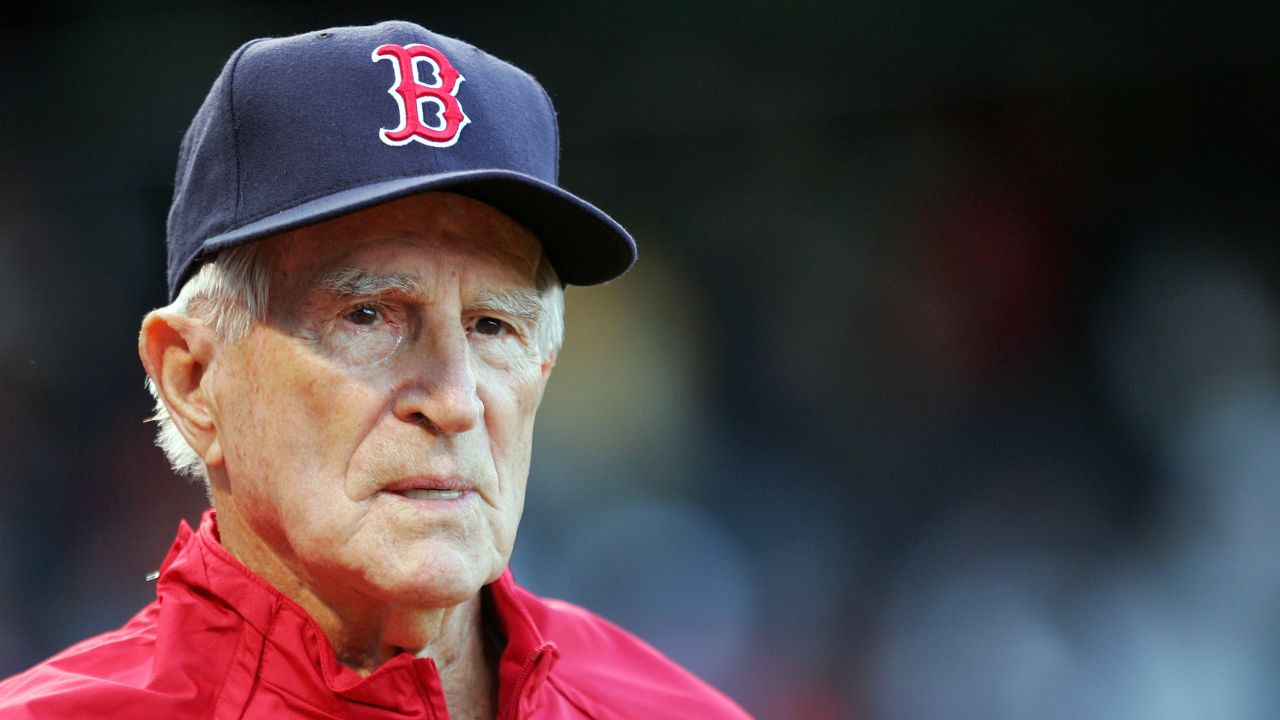 Photo: Red Sox honor Johnny Pesky 