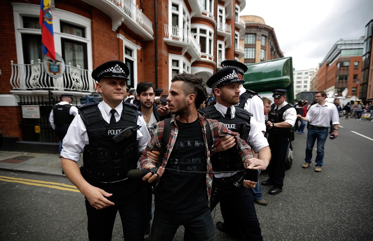 Assange supporters scuffled with police, with every moment captured by the dozens of cameramen gathered outside. 