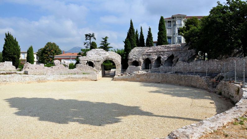 The city's Cimiez neighborhood is home to <a href="index.php?page=&url=http%3A%2F%2Fireport.cnn.com%2Fdocs%2FDOC-826524">Roman ruins and an archaeology museum</a>.