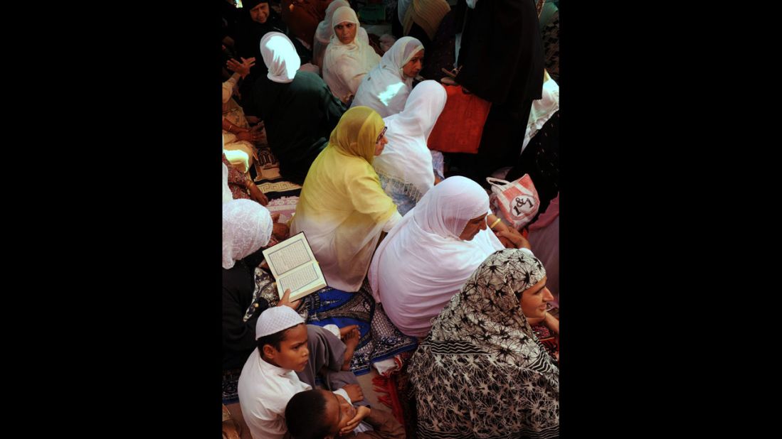 Kashmiri Muslim woman read the Quran during Jummat-Ul-Vida, the last Friday prayer of Ramadan, at a mosque in downtown Srinagar, India. Muslim devotees took part in the last Friday prayers ahead of the Eid al-Fitr festival marking the end of the fasting month of Ramadan.