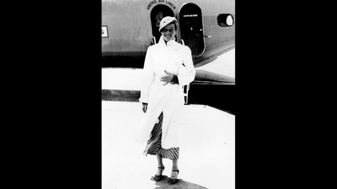 Katharine Hepburn, in a jaunty travel ensemble, grins at Rotunno in front of a United flight in 1933.