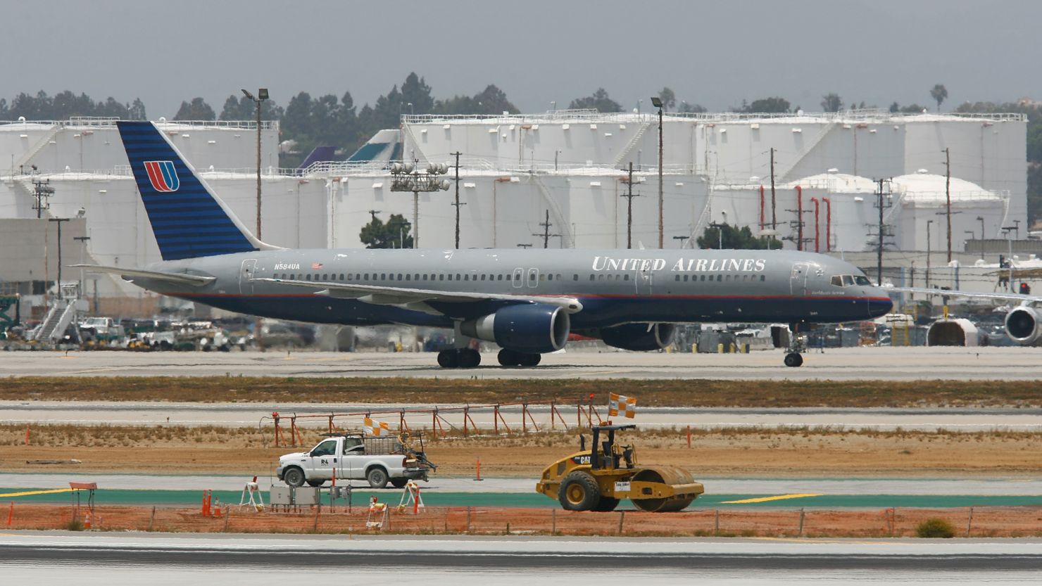 File photo of a United Airlines Boeing 757, like the one that developed engine trouble after takeoff Saturday from Newark.