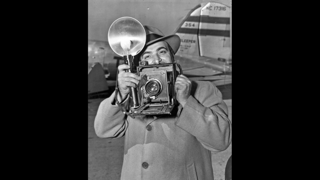 Mike Rotunno with his Speed Graphic camera at Midway Airport.