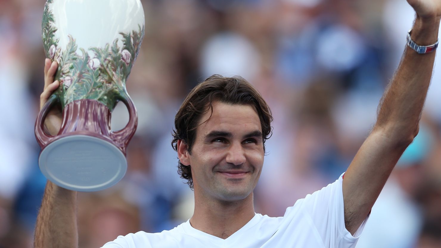 Roger Federer holds the Cincinnati Masters trophy aloft after his superb final victory over Novak Djokovic.