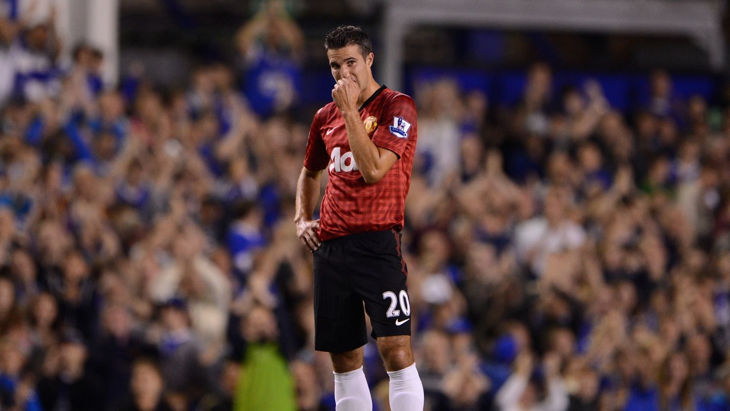 Robin Van Persie makes his debut as Manchester United lose 1-0 to Everton in their opening English Premier League game