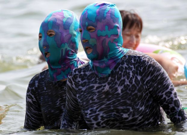 Facekini: La máscara china que protege las pieles de los rayos del sol