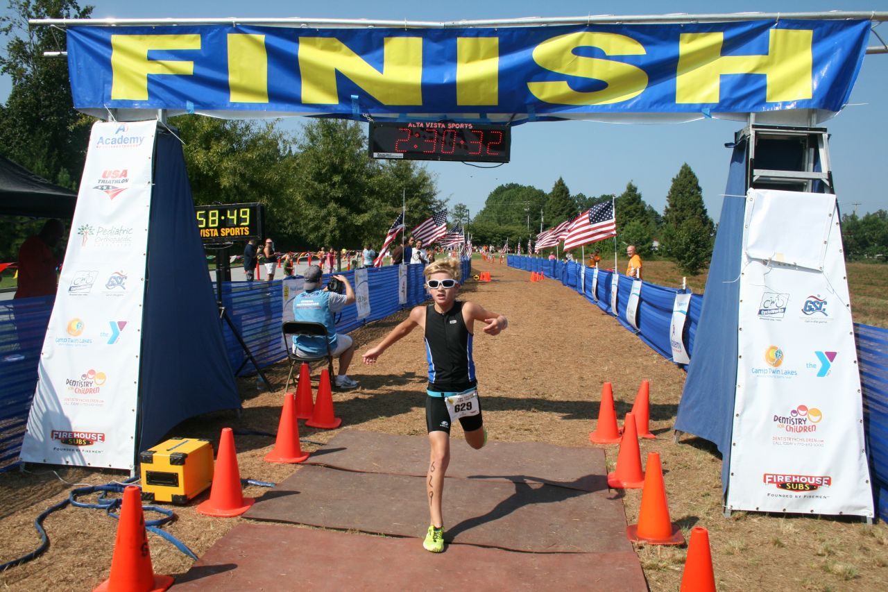 Bruin Persoon belast met sportgame constante Kids race to finish their first triathlon | CNN