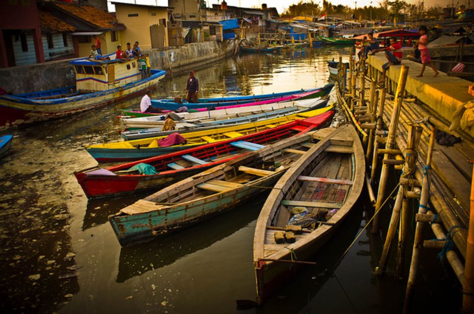 While Pasar Ikan literally translated means "fish market," local families reside and work close by. 