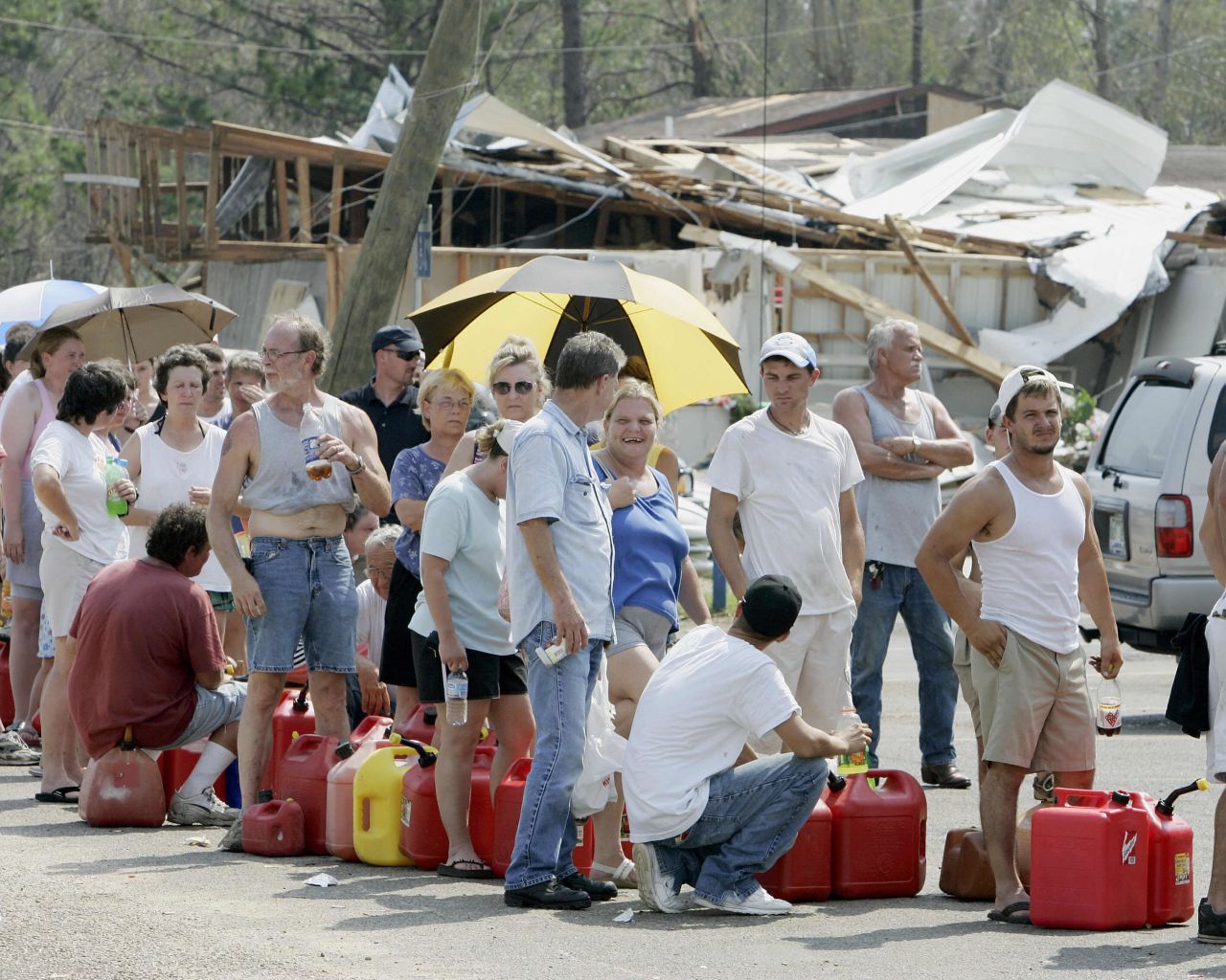 Residents of Saucier, Mississippi, line up to get gas on August 31, 2005. 