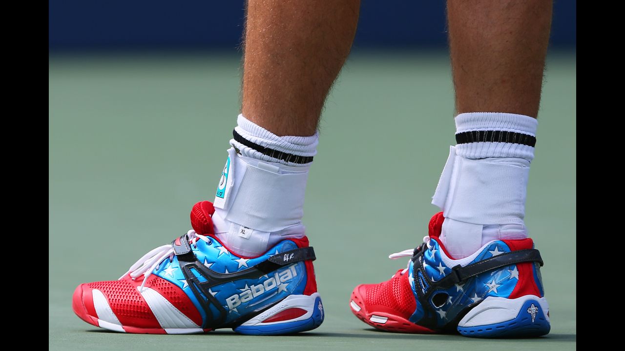 Roddick wears patriotic shoes for his match against Williams. 