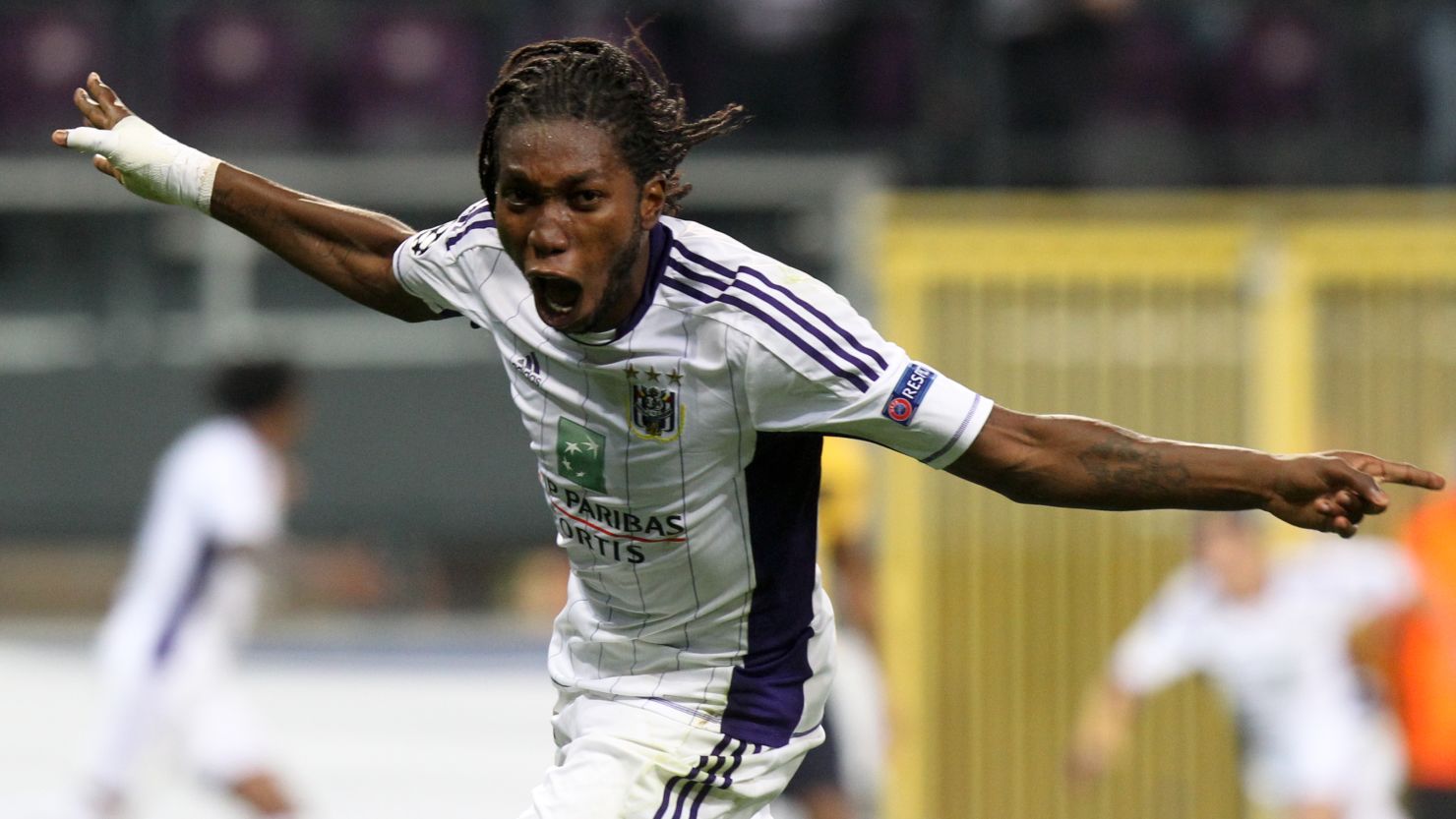 Dieumerci Mbokani celebrates his late equalizer for Anderlecht