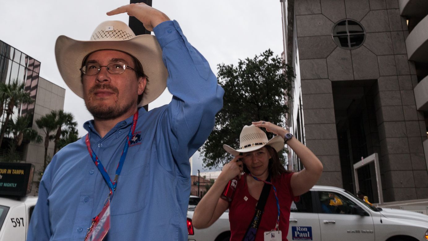 Texas delegates Jason Kute and Stephanie Traska hang on to their hats in the windy Florida city.