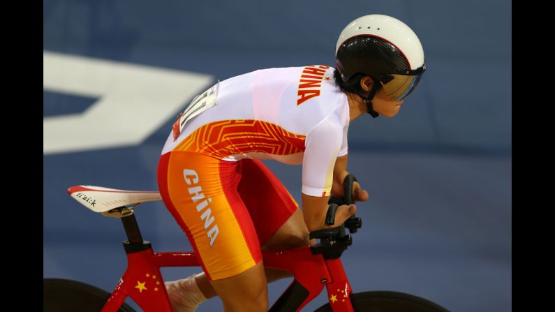 Jianping Ruan of China competes in the women's individual C4 pursuit cycling qualifying.