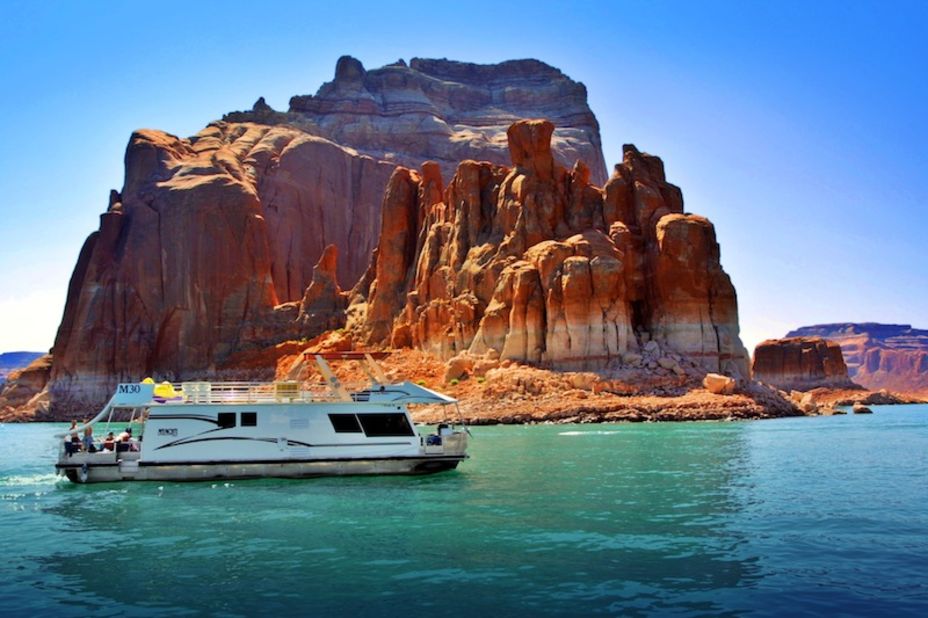 Spin your own high-adventure tale on a houseboat cruise through the red-rock desert wilderness on Lake Powell in Utah and Arizona.